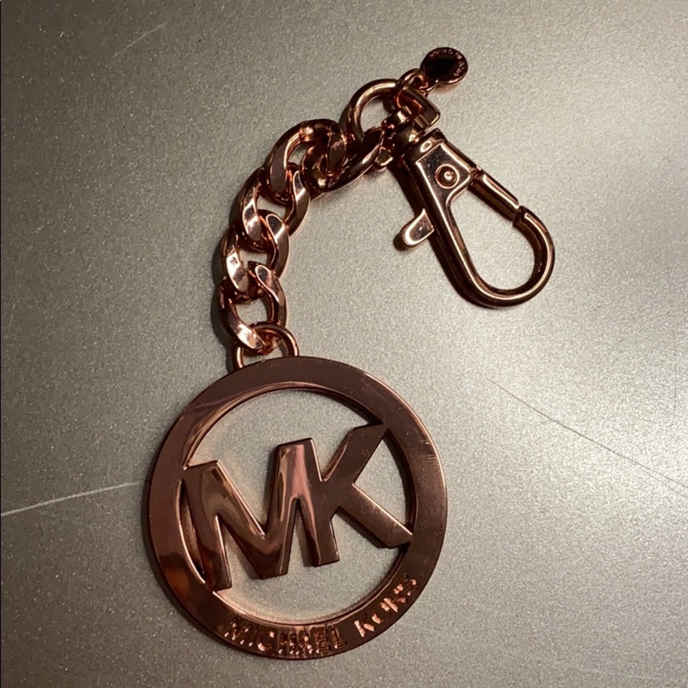 MICHAEL KORS KEYCHAIN ROSE GOLD